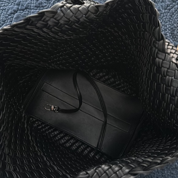 Black purse and makeup bag - Picture 9 of 10